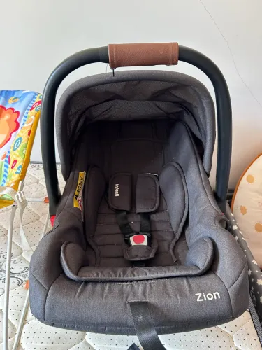 Bebê Conforto Zion cor Preto Infanti