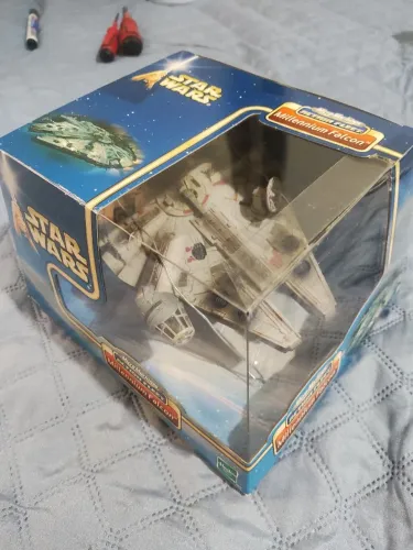 Star Wars Millennium Falcon Action Fleet anos 90/2000