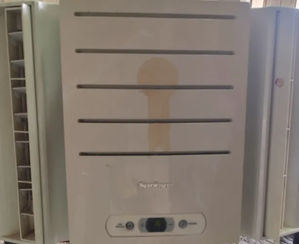 Ar condicionado  com controle remoto 