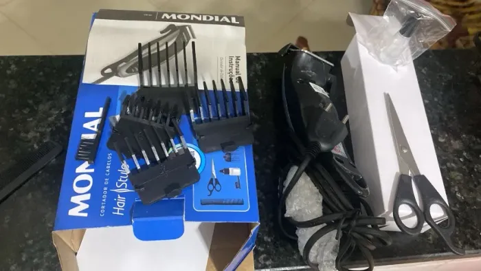 Máquina para cortar cabelo MONDIAL nunca usada, a caixa apenas foi aberta.
