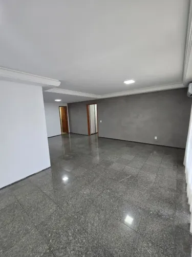Portal da Villa, Adrianópolis, andar alto, 190m2, 3 suítes, com closet, armários, climatiz