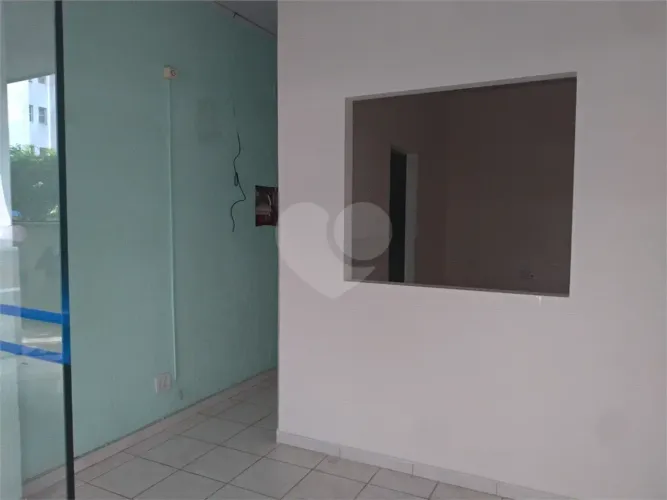 Loja comercial com 30m2, banheiro, duas vagas - Liberdade