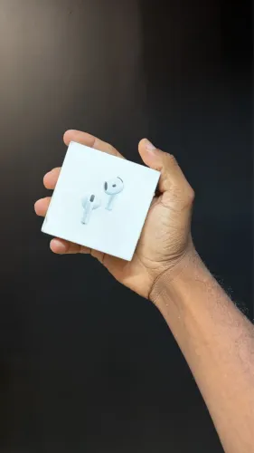 Fone AirPods 4 sem cancelamento de ruído