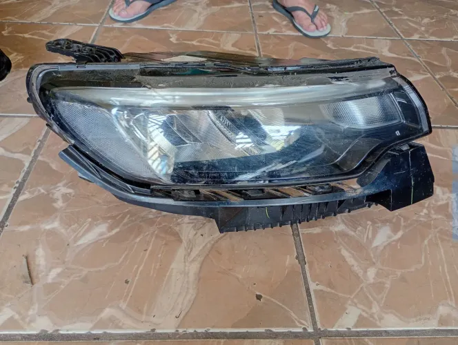Farol Direito Jeep Compass 2022 2023 (Detalhe Lente)