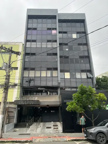 Pelegrine Aluga Sala Comercial de 32m² com vaga de garagem coberta e rotativa - Santa Lúci
