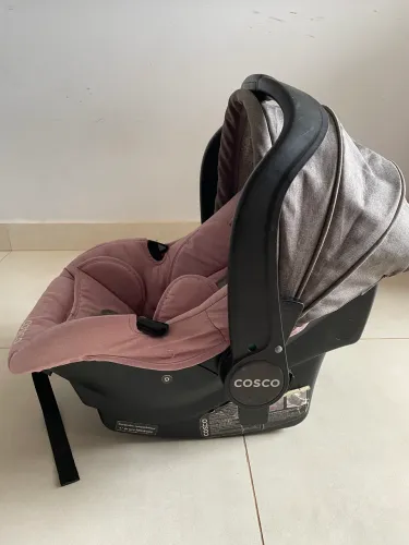 Bebê conforto com base veicular - COSCO
