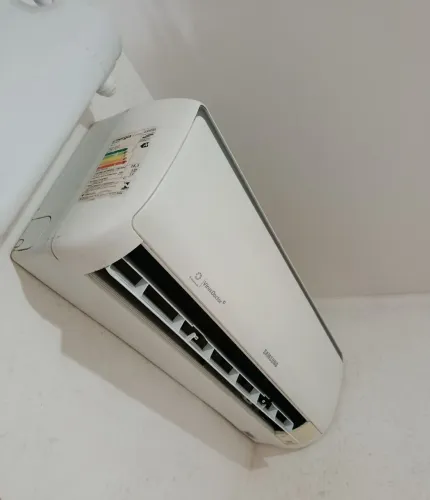 Ar condicionado 12 mil BTUs com defeito
