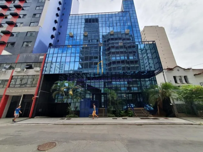 Prédio Comercial Inteiro com 8 andares, 1.980 m2 de área construida no Centro de Juiz de F