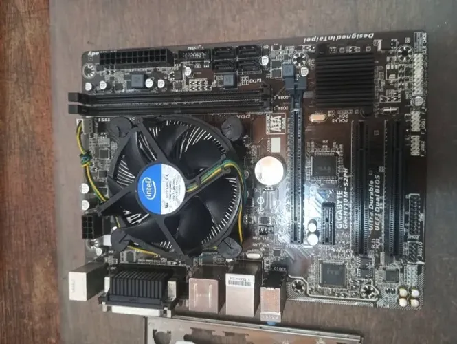 Vendo - placa gigabyte modelo GA-H110M-S2PH soquete 1151 ddr4 com processador i3-6300 test