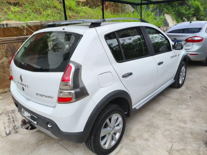 Renault Sandero Stepway Hi-power 1.6 8V 5P 2013