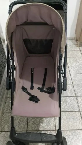 Vendo carrinho de bebê , em boas condições. Não entrego! Contato *