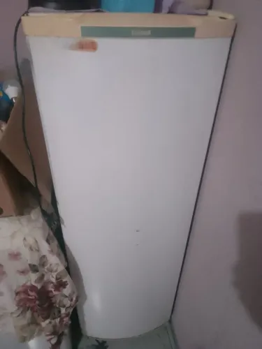 Vende se geladeira