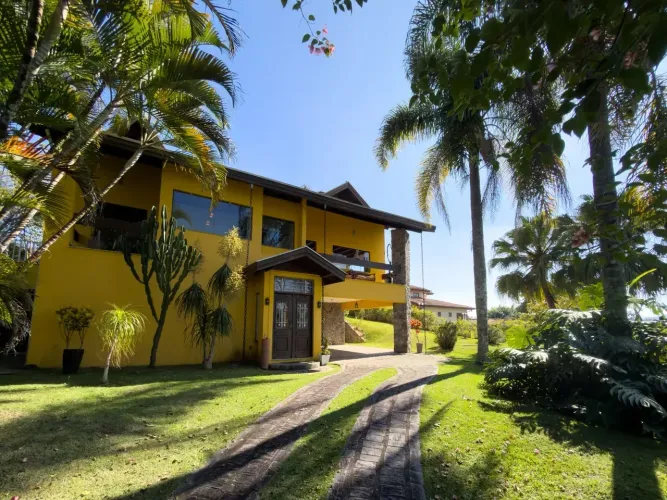 Casa com 4 quartos no Condomínio Alpes de Guararema- Guararema-SP