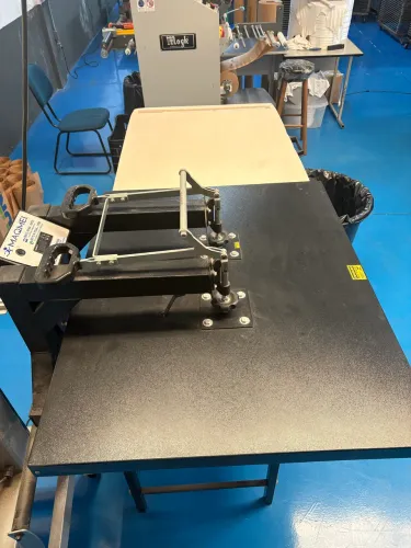 Prensa térmica Maqmei 100x80 1 bandeja 220V
