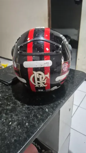 Capacete esportivo 