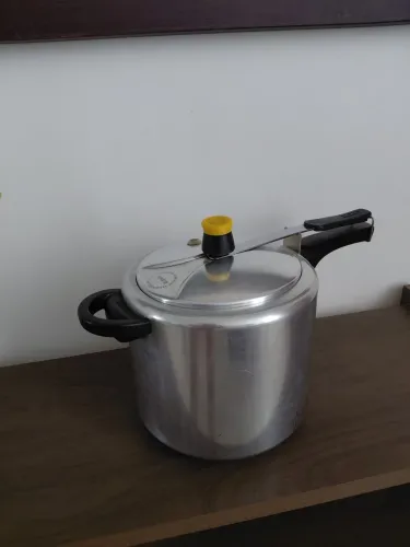 Panela de pressão Rochedo 7L