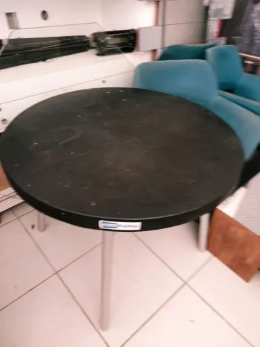 Mesa com duas cadeiras 