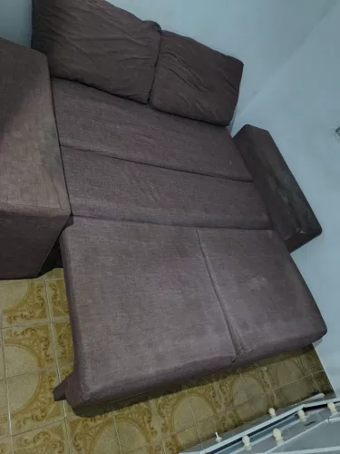 Vendo sofá cama com algumas marquinhas de uso