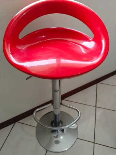 Banqueta alta giratória ABS vermelha