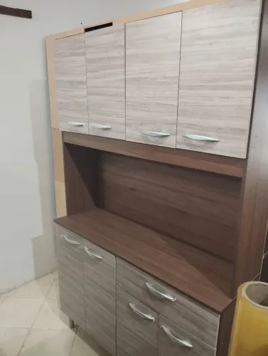 Armário na cor amêndoa