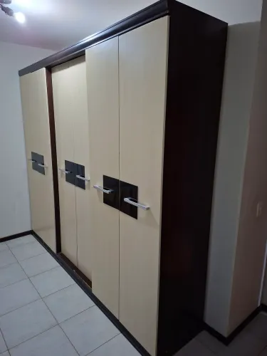 Guarda roupa 6 portas