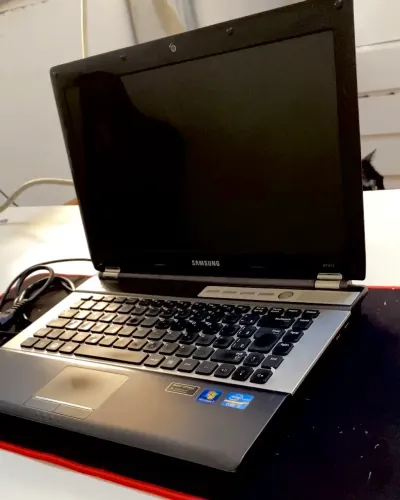 Notebook Samsung *Perfeito* Intel Core I5 / 8GB RAM /256GB SSD /Tela 14" Windows 10PRO