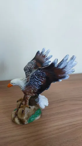 Estátua Gavião Espanta Pombo