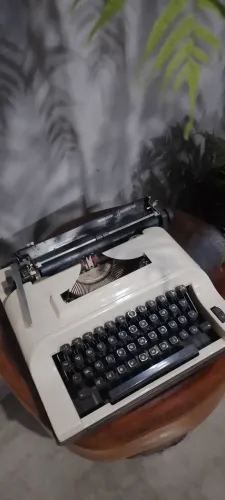 Maquina de escrever remington ipanema
