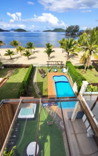 Mansão com 10 suítes pé na areia em Angra