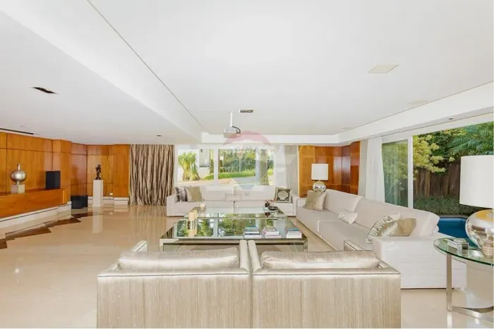 Casa 701 m², 4 quartos, piscina, espaço Gourmet. Campo comprido.