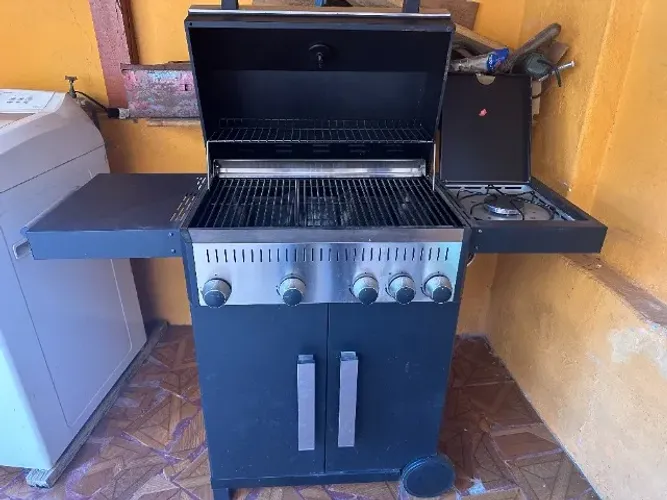 == CHURRASQUEIRA A GÁS - 5 QUEIMADORES ==