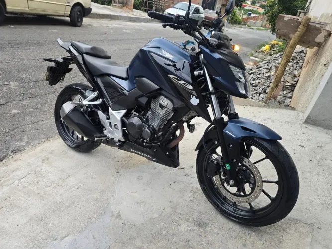 CB300F UNICO DONO NOTA FISCAL EM MEU NOME