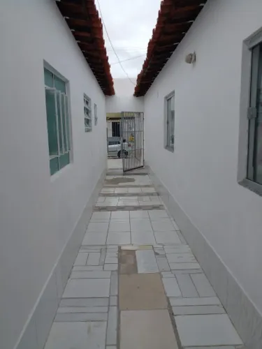 Aluga-se uma casa no bairro Vila Eduardo