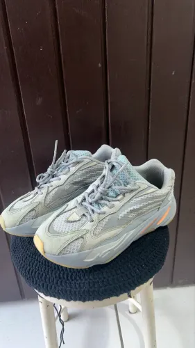 Yeezy 700 número 40