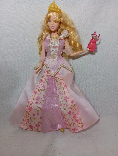 Barbie princesa bela adormecida funcionando