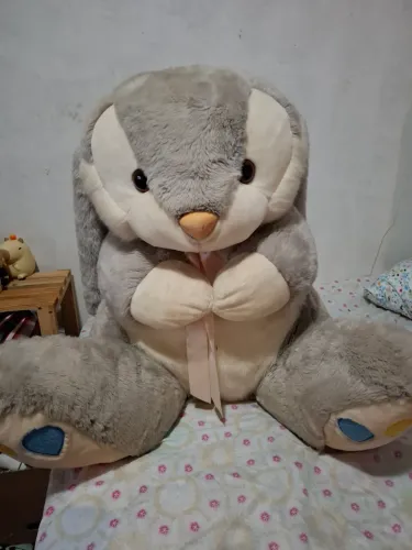 Coelho de pelúcia gigante