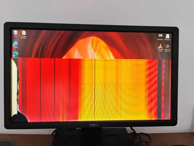 Monitor Dell 20 polegadas com tela trincada. 
