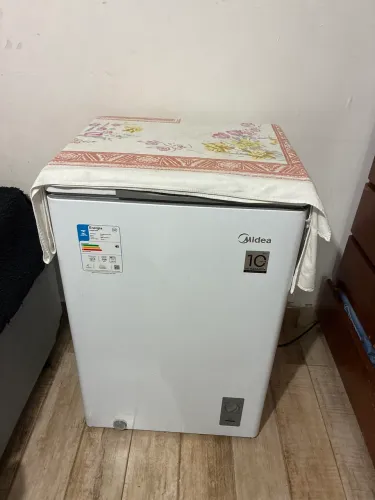 Freezer  midea 100 litros 2  mês de uso