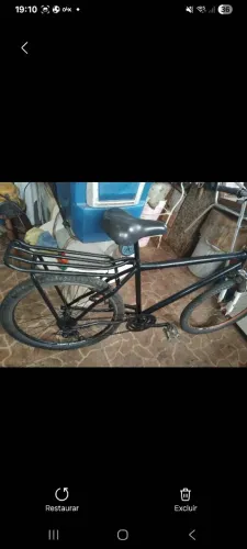 Bicicleta aro 26 bagageiro preta amortecedor 
