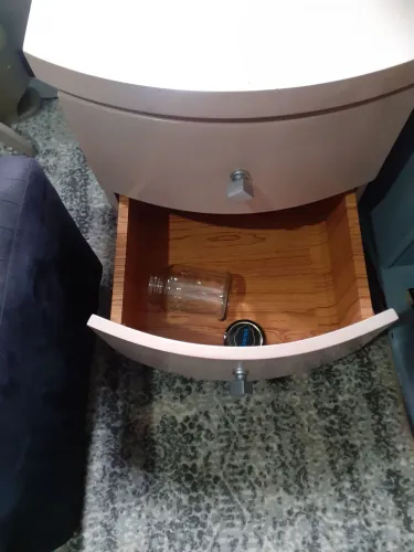 Mesa criado mudo com 2 gavetas 1 peça