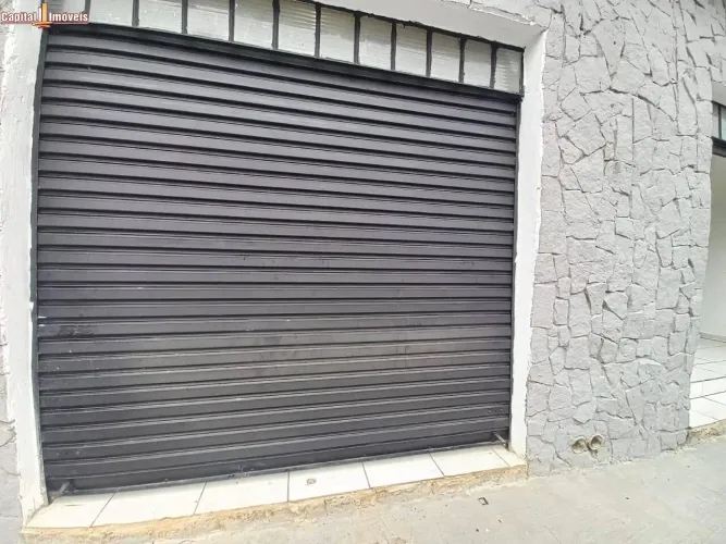 Salão com 39,00m², WC., Cozinha e Depósito. Excelente localização, em frente ao Cato super