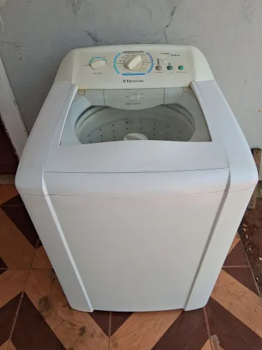 Vende se lavadora de roupas Electrolux