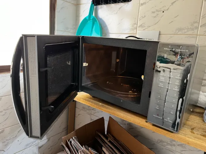 Microondas espelhado Panasonic 27 litros 