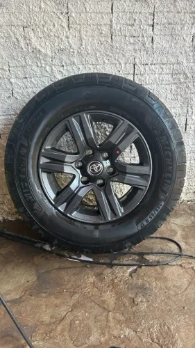 Roda Hilux 265/65 R17