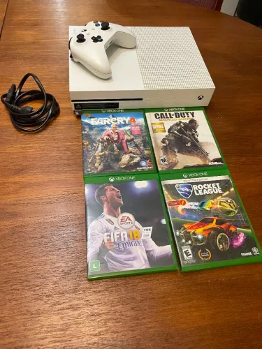 Xbox One S 1Tb em excelente estado - 4 jogos, controle e cabo