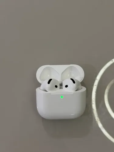 AirPods 4