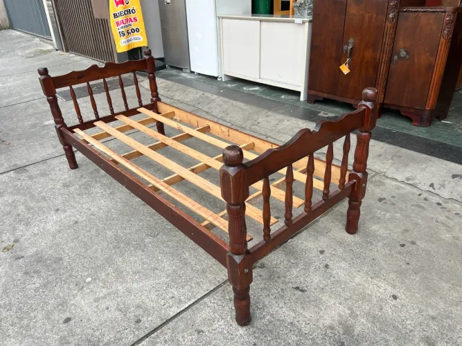 Cama de Solteiro em Madeira 78x188