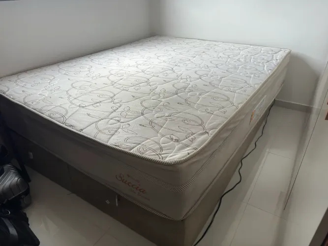 Cama queen size