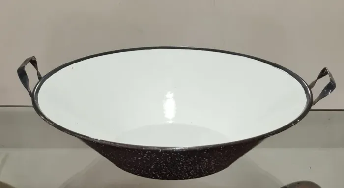 Tacho esmaltado em cerâmica para fritura com 50 cm de diâmetro e 13 cm de altura 