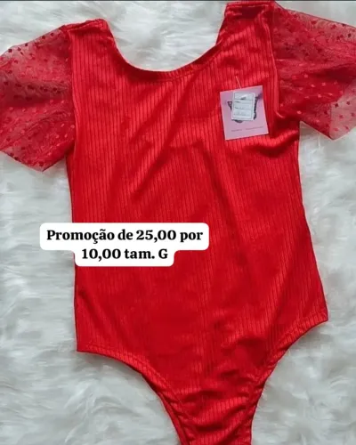Roupas em promoção.